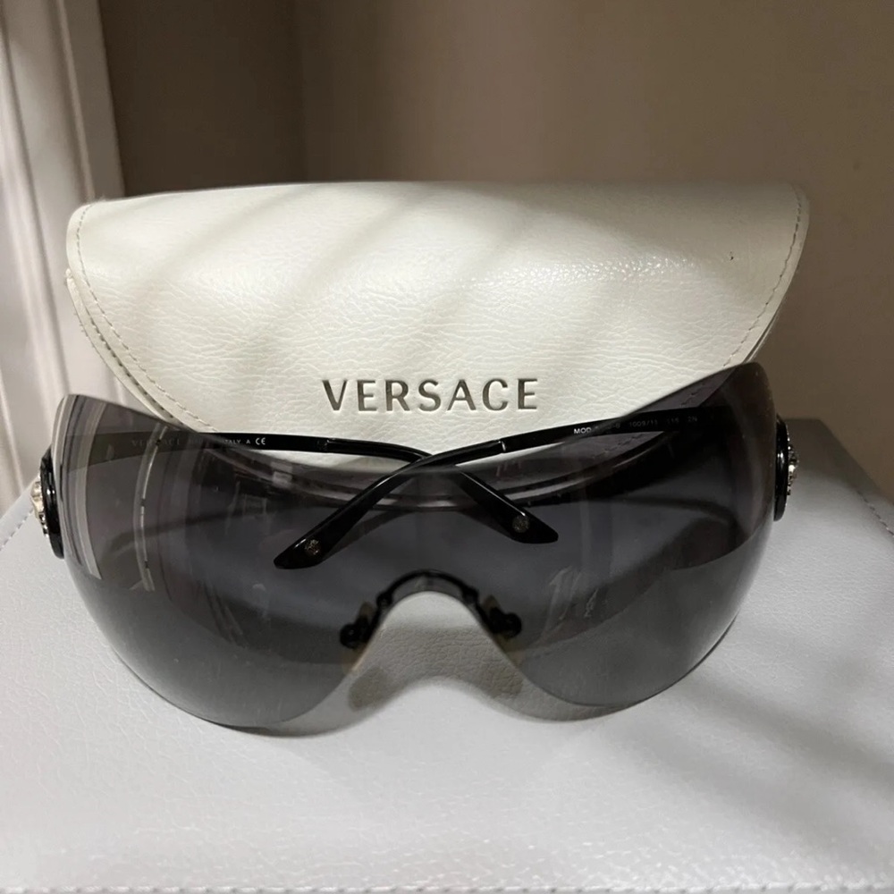 Women Versace sunglasses- like new